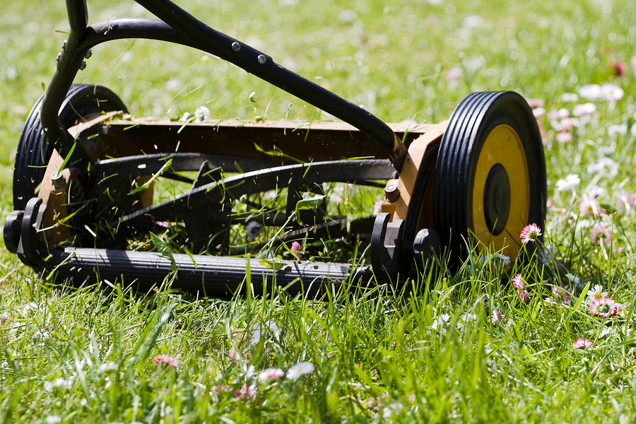 How Does A Manual Push Mower Work